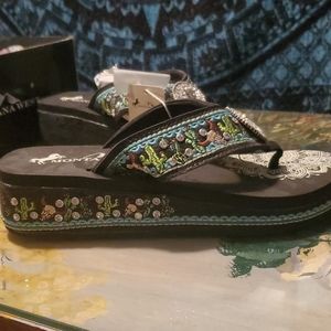 Montana West NIB w/tags sz 10 flip flop sandal